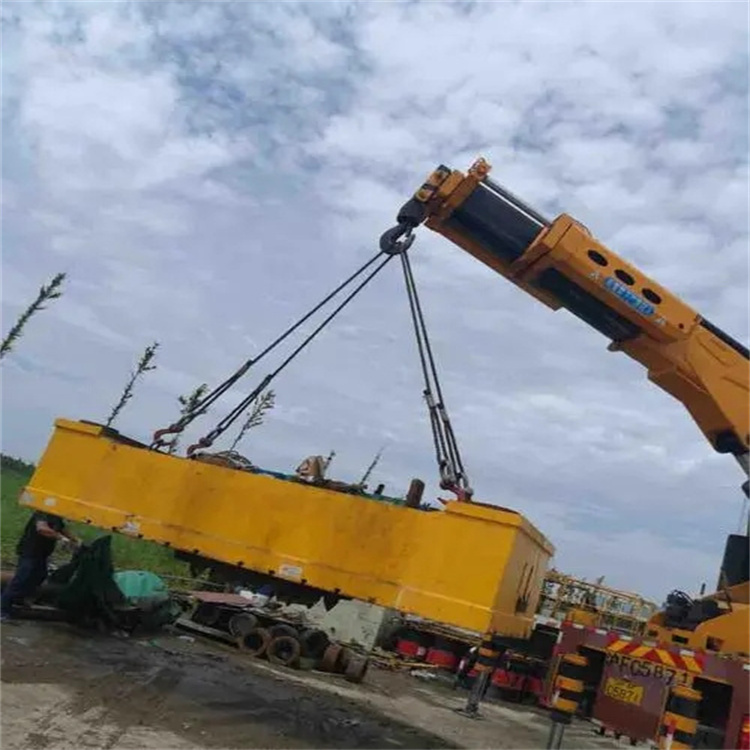 马山吊车吊集装箱需要多少钱